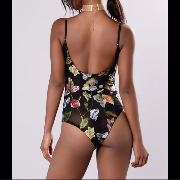 Honey Punch Sheer Embroidered Floral Bodysuit Sz S — Sheer Mesh, Floral Appliqué - Picture 4 of 16